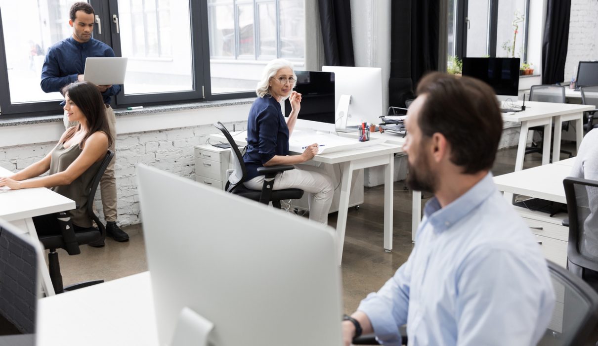 Co trzeci pracodawca zauważa spadek zaangażowania pracowników, jednak same podwyżki nie rozwiążą tego problemu