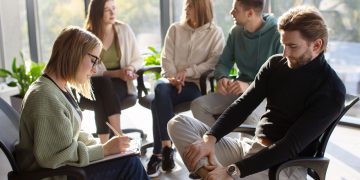 Zdrowie psychiczne pracowników: w polskich firmach nie dzieje się dobrze